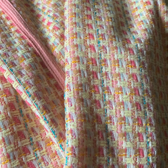 Gorgeous Donna Rae Suit with pink piping - Picture 2 of 4